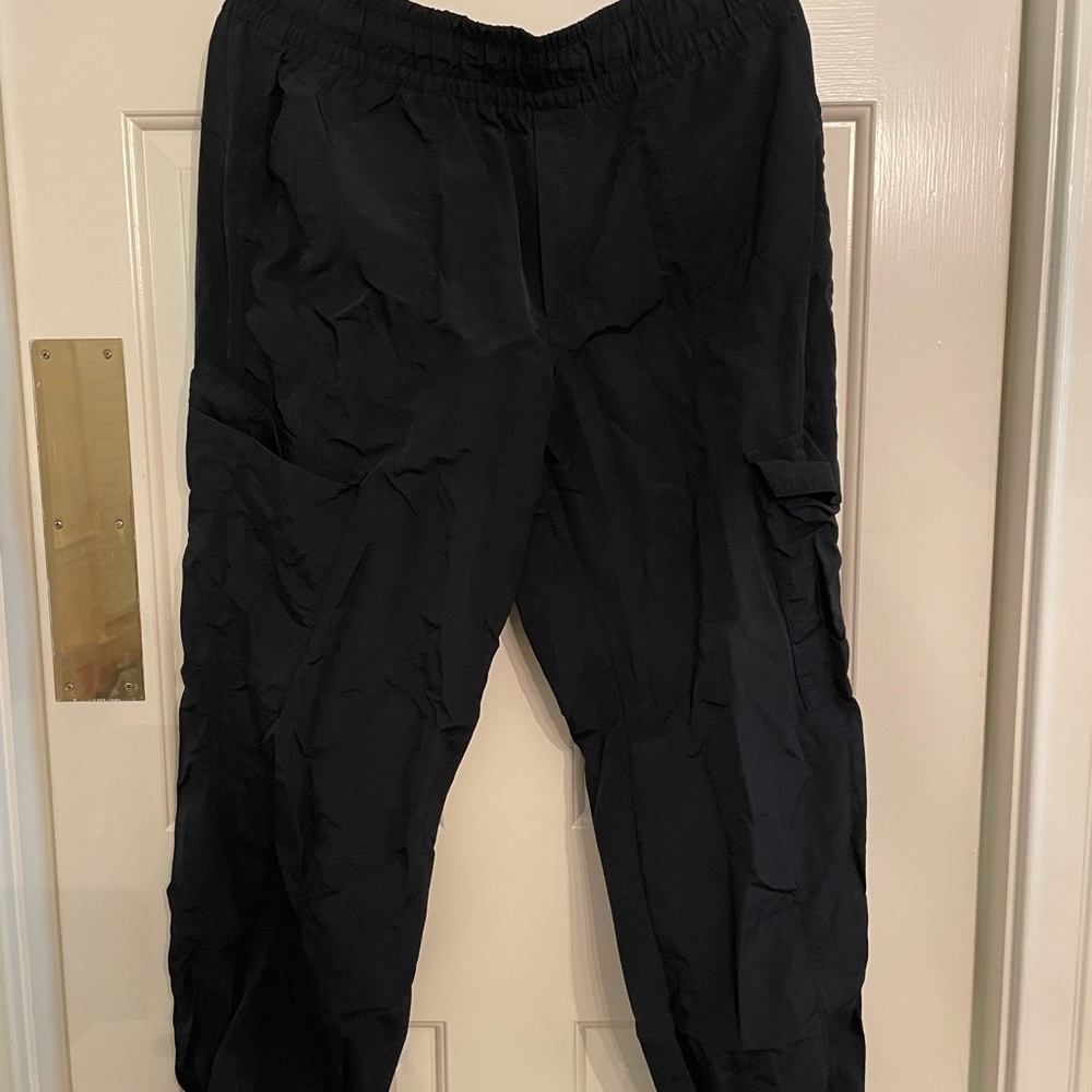 Old Navy Black Ankle Cargo Style Cropped Pants